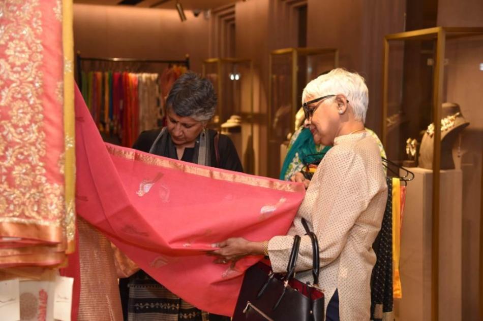 Guest at the event browsing through Vidhi's Collection.