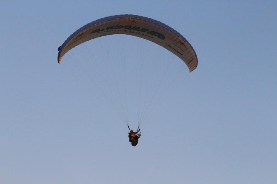 paragliding.JPG