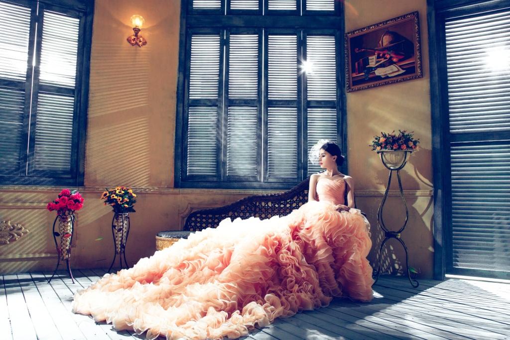 wedding-dresses-1486004.jpg