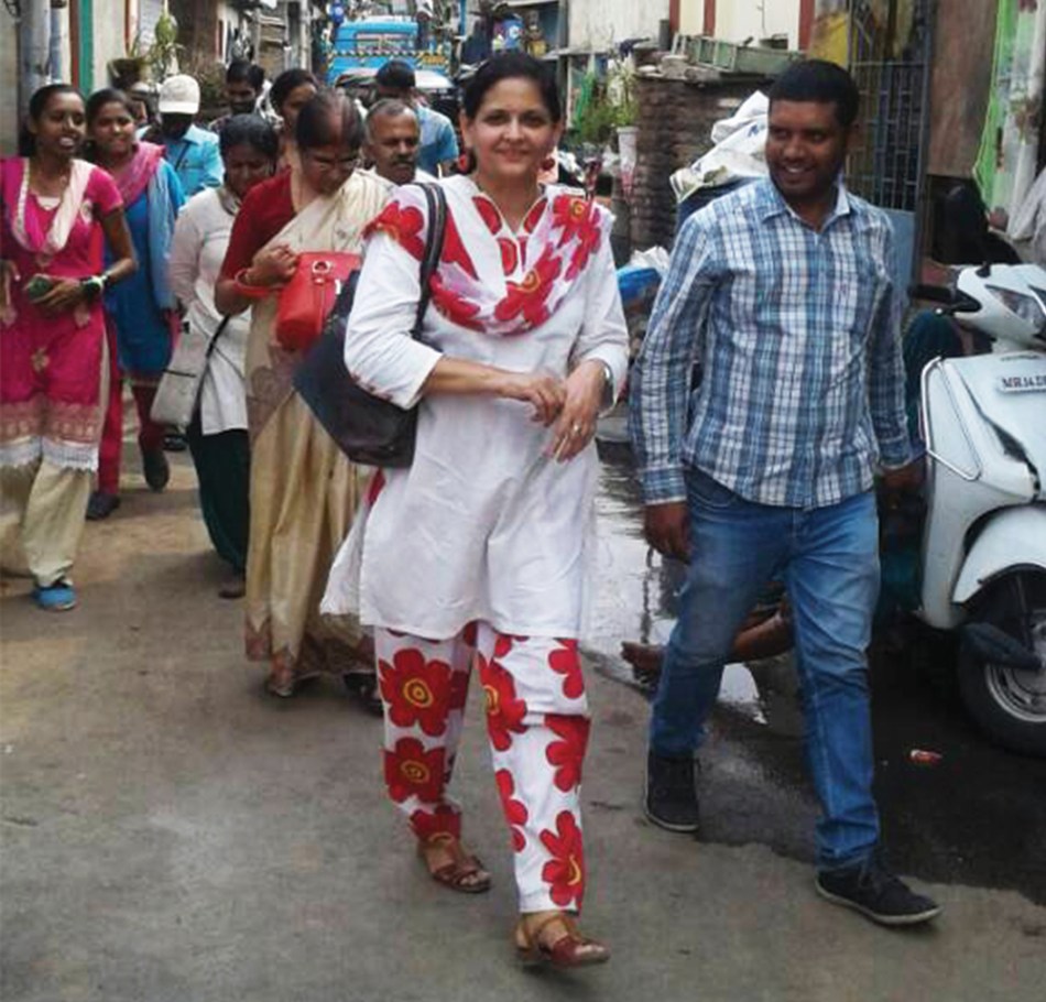 Pratima-and-her-colleagues-on-field
