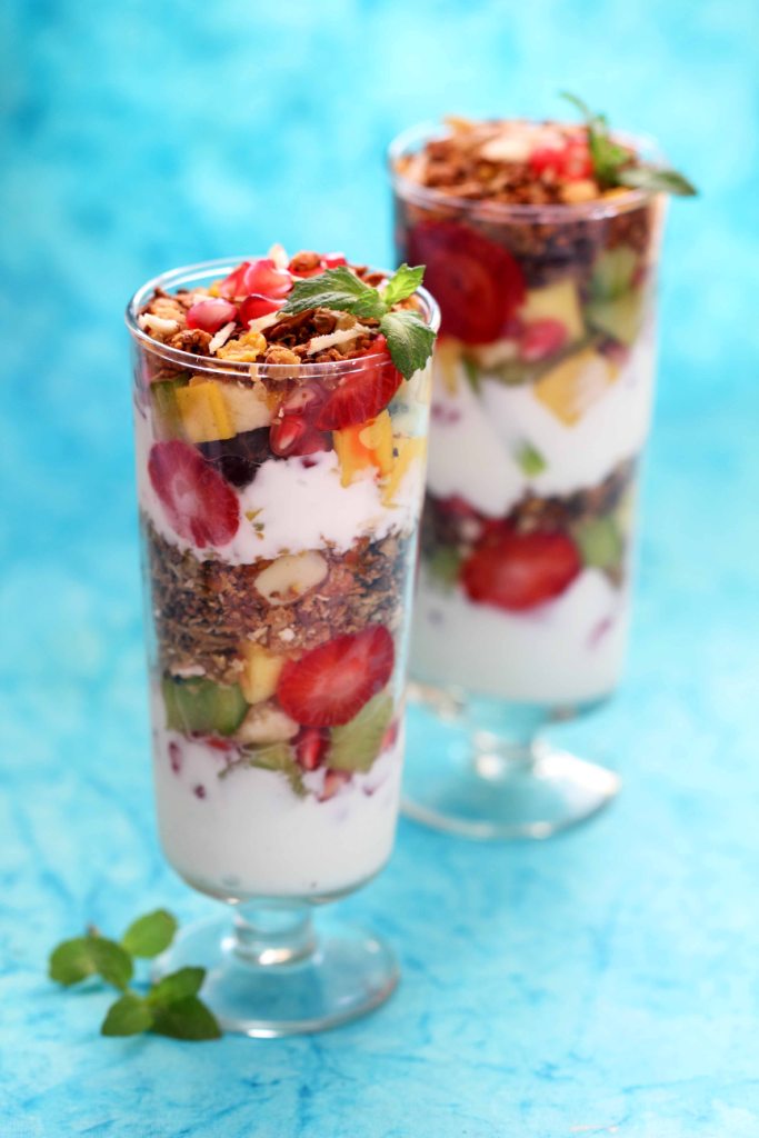 Quaker Oats granola &amp; fruit Parfait
