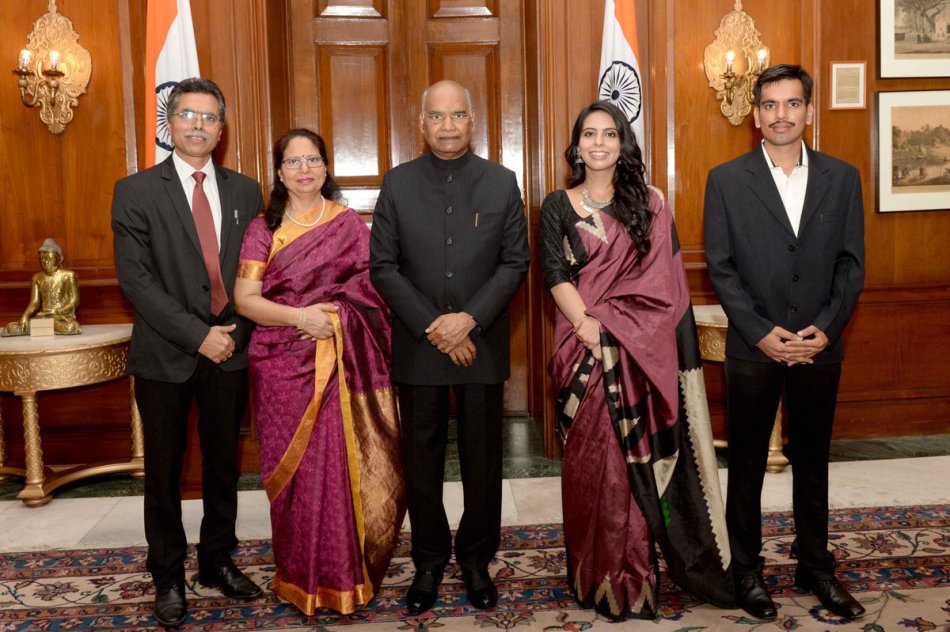 Nishtha Dudeja Meets President of India.jpg