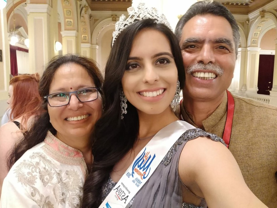 nishtha dudeja with parents