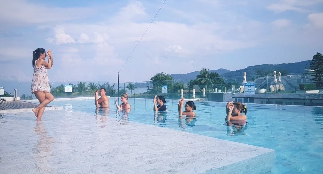 AQUA YOGA