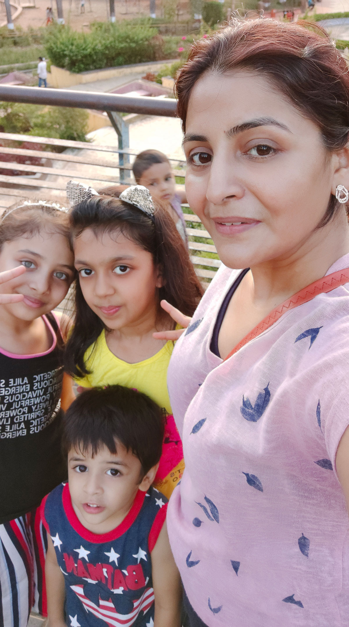 Hetal-Kasliwal-with-her-kids.jpg