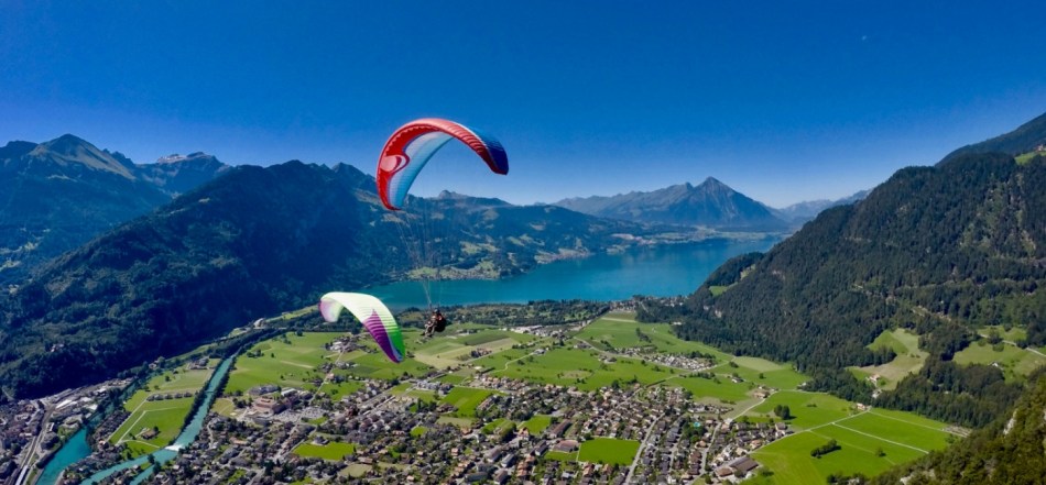 paragliding-interlaken-lake-thun-view.jpg
